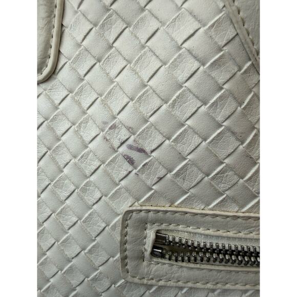 Vintage GUESS White Basket Weave Hobo Bag with Giant G Buckle Snap Closure - Picture 8 of 10
